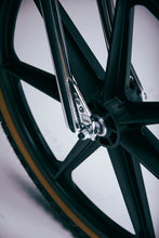 Load image into Gallery viewer, 24" Monza Chrome w/Skyway Black